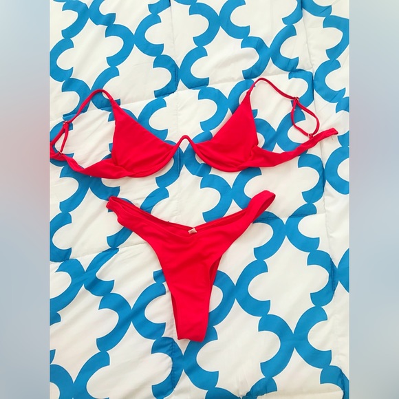 Rich Red Underwire Top Breast Detailed High Leg Bikini Set - Picture 3 of 4